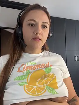 Snapshot of Shianrose chatting on 03/19/25, 07:38 Shianrose online show from 03/19/25, 07:38