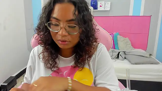 Snapshot of im_angels77 chatting on 01/20/25, 02:01 im angels77 online show from 01/20/25, 02:01