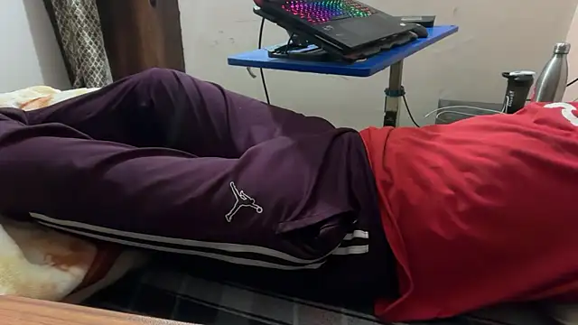 Snapshot of sexyboy09 chatting on 10/29/25, 07:04 sexyboy09 online show from 10/29/25, 07:04