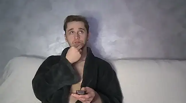 Snapshot of Frank07021 chatting on 01/14/25, 03:32 Frank07021 online show from 01/14/25, 03:32