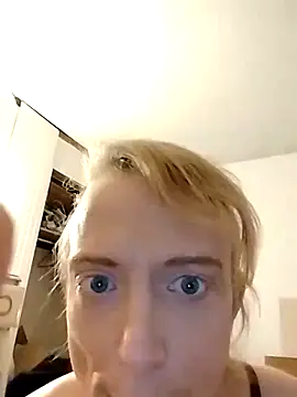 Snapshot of kdogg1976 chatting on 02/07/25, 03:34 kdogg1976 online show from 02/07/25, 03:34