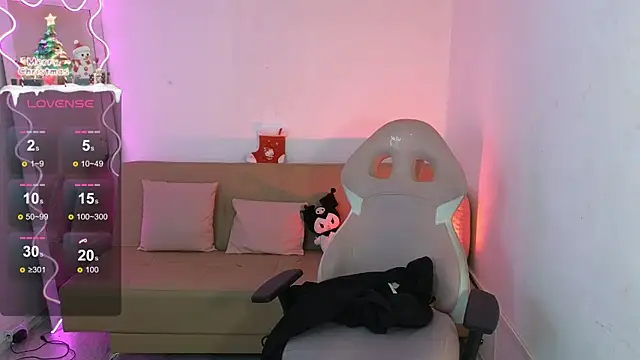 Snapshot of hina_tay chatting on 12/15/24, 04:26 hina tay online show from 12/15/24, 04:26