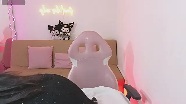 Snapshot of hina_tay chatting on 02/15/25, 04:36 hina tay online show from 02/15/25, 04:36