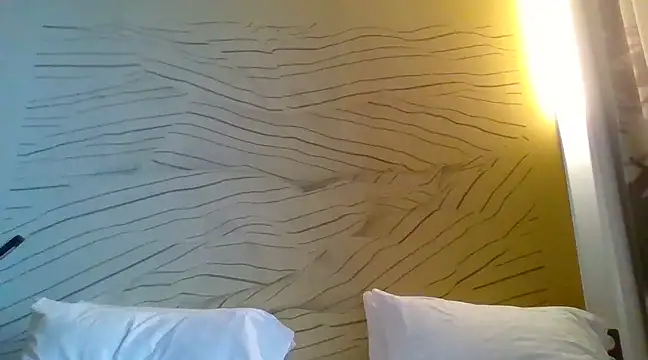 Snapshot of CaroAndMarc chatting on 02/15/25, 04:56 CaroAndMarc online show from 02/15/25, 04:56