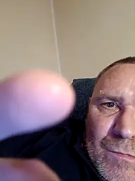 Snapshot of Frank0411@xh chatting on 12/14/25, 03:01 Frank0411xh online show from 12/14/25, 03:01