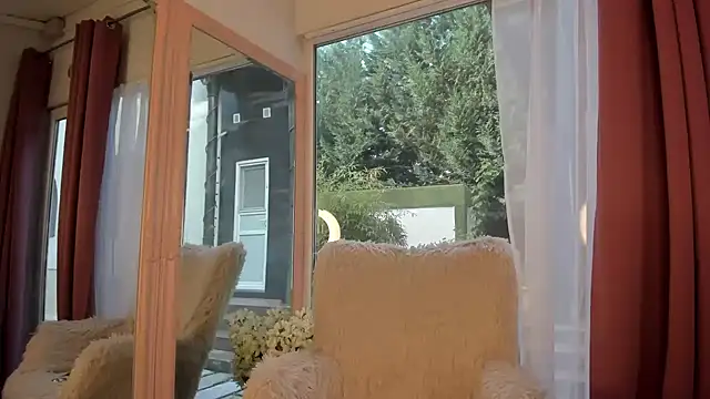 Mia  Milan online show from 10/10/25, 06:34