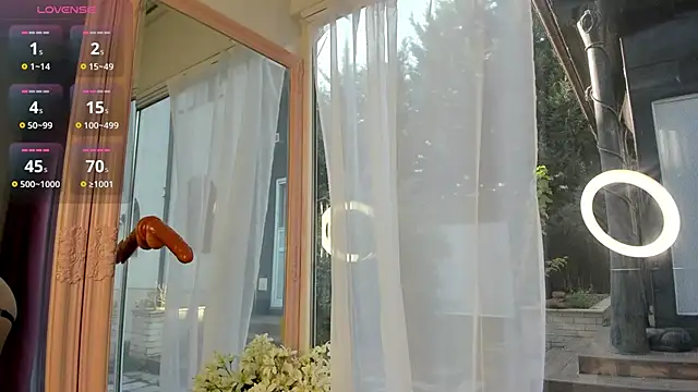 Mia  Milan online show from 11/22/25, 10:03