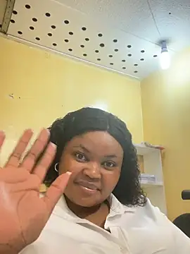 Curveysinaa online show from 02/17/25, 12:27