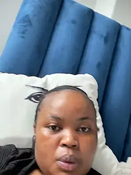 Curveysinaa online show from 02/19/25, 10:23