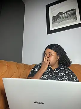 Curveysinaa online show from 03/10/25, 02:37