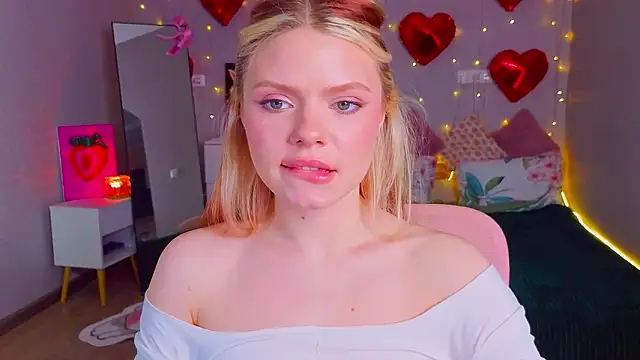 Snapshot of Red__Candy chatting on 03/13/26, 03:18 Red Candy online show from 03/13/26, 03:18