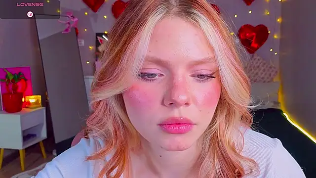 Snapshot of Red__Candy chatting on 03/27/26, 03:01 Red Candy online show from 03/27/26, 03:01