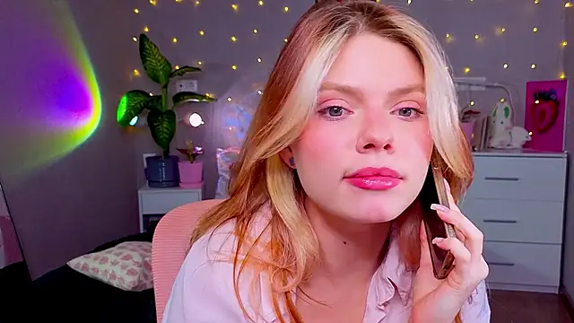 Snapshot of Red__Candy chatting on 04/16/26, 05:14 Red Candy online show from 04/16/26, 05:14