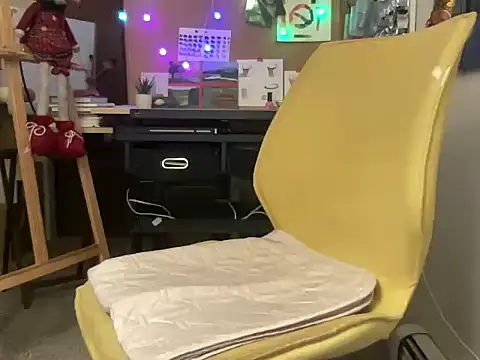 Snapshot of naughtyonbicycle chatting on 11/29/25, 01:08 naughtyonbicycle online show from 11/29/25, 01:08