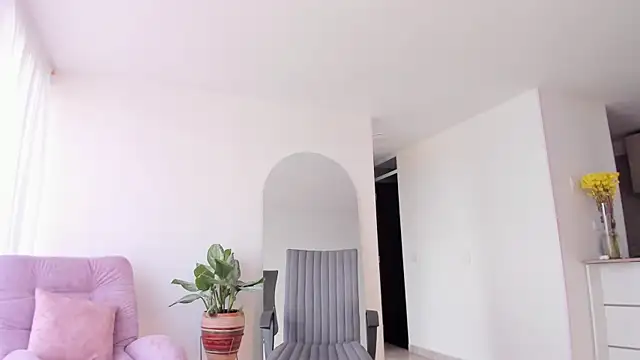 Snapshot of vianca_cruzz chatting on 01/20/25, 08:07 vianca cruzz online show from 01/20/25, 08:07