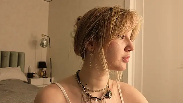 bonnyfloweer online show from 05/17/26, 06:37
