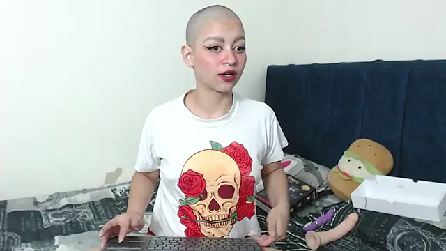 Bitsy Messy online show from 12/17/24, 03:17