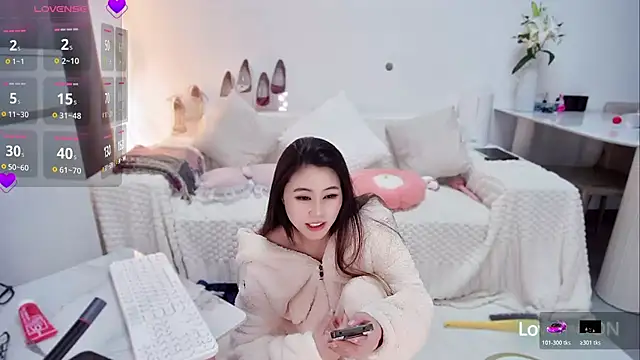 Feifei-cn online show from 11/18/25, 02:32