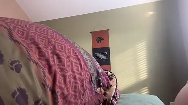 Snapshot of skrtlomainee chatting on 12/20/24, 10:22 skrtlomainee online show from 12/20/24, 10:22