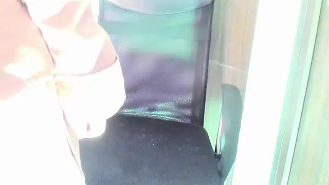 Snapshot of Liloo8923 chatting on 03/24/26, 01:43 Liloo8923 online show from 03/24/26, 01:43