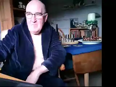 Snapshot of Adamdaddybear chatting on 12/16/24, 12:16 Adamdaddybear online show from 12/16/24, 12:16