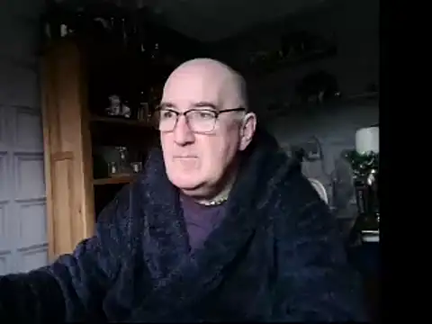 Snapshot of Adamdaddybear chatting on 12/17/24, 09:17 Adamdaddybear online show from 12/17/24, 09:17