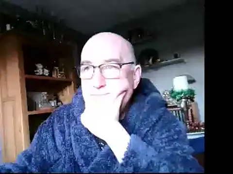 Snapshot of Adamdaddybear chatting on 12/18/24, 09:47 Adamdaddybear online show from 12/18/24, 09:47