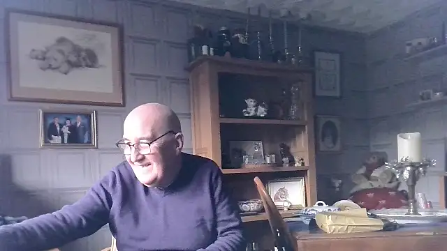 Snapshot of Adamdaddybear chatting on 01/21/25, 12:18 Adamdaddybear online show from 01/21/25, 12:18