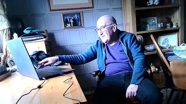 Snapshot of Adamdaddybear chatting on 01/27/25, 01:41 Adamdaddybear online show from 01/27/25, 01:41