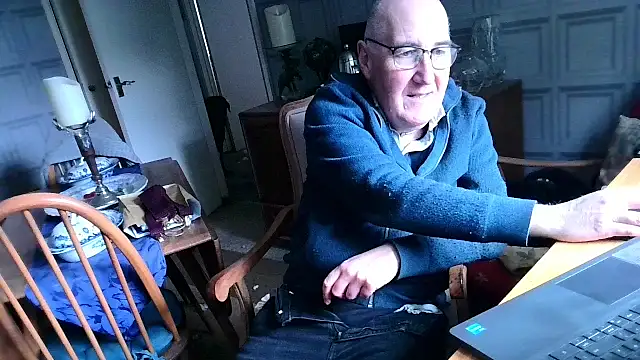 Snapshot of Adamdaddybear chatting on 02/10/25, 01:22 Adamdaddybear online show from 02/10/25, 01:22