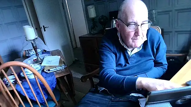 Snapshot of Adamdaddybear chatting on 02/14/25, 01:08 Adamdaddybear online show from 02/14/25, 01:08