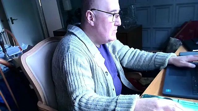 Snapshot of Adamdaddybear chatting on 02/18/25, 01:55 Adamdaddybear online show from 02/18/25, 01:55