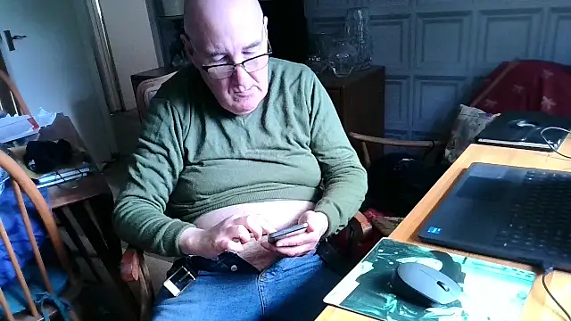 Snapshot of Adamdaddybear chatting on 02/22/25, 01:46 Adamdaddybear online show from 02/22/25, 01:46