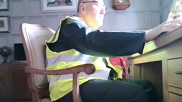 Snapshot of Adamdaddybear chatting on 02/26/25, 01:41 Adamdaddybear online show from 02/26/25, 01:41