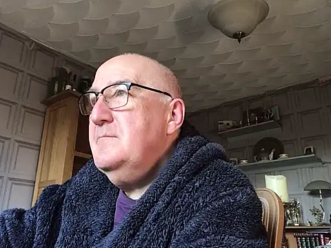 Snapshot of Adamdaddybear chatting on 03/01/25, 09:18 Adamdaddybear online show from 03/01/25, 09:18