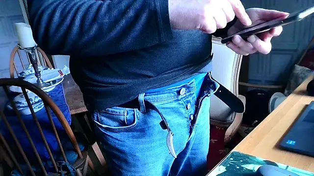 Snapshot of Adamdaddybear chatting on 03/07/25, 02:34 Adamdaddybear online show from 03/07/25, 02:34