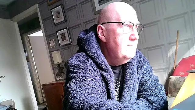 Snapshot of Adamdaddybear chatting on 03/10/25, 09:43 Adamdaddybear online show from 03/10/25, 09:43