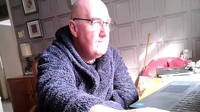 Snapshot of Adamdaddybear chatting on 03/11/25, 09:45 Adamdaddybear online show from 03/11/25, 09:45