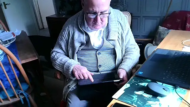 Snapshot of Adamdaddybear chatting on 03/13/25, 02:12 Adamdaddybear online show from 03/13/25, 02:12