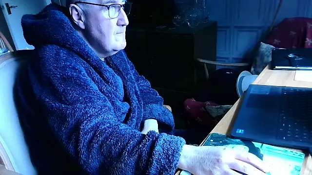 Snapshot of Adamdaddybear chatting on 03/14/25, 09:24 Adamdaddybear online show from 03/14/25, 09:24