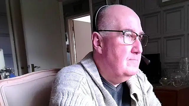 Snapshot of Adamdaddybear chatting on 03/16/25, 02:22 Adamdaddybear online show from 03/16/25, 02:22