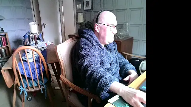 Snapshot of Adamdaddybear chatting on 03/17/25, 09:33 Adamdaddybear online show from 03/17/25, 09:33