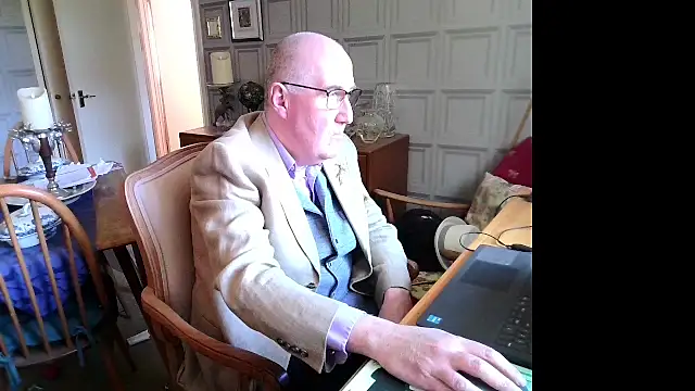 Snapshot of Adamdaddybear chatting on 03/18/25, 02:37 Adamdaddybear online show from 03/18/25, 02:37