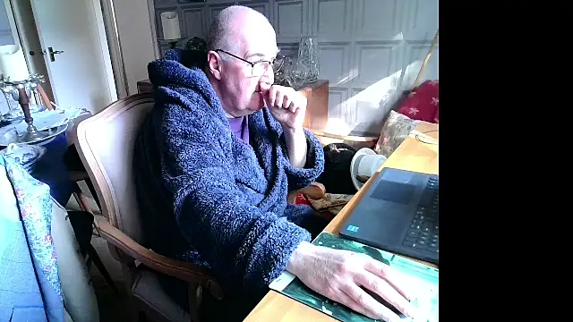 Snapshot of Adamdaddybear chatting on 03/20/25, 09:15 Adamdaddybear online show from 03/20/25, 09:15