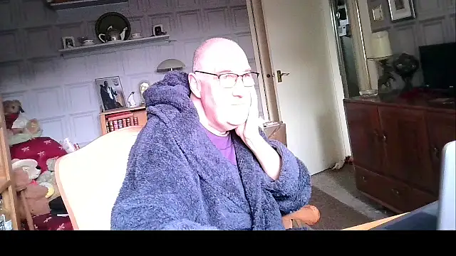 Snapshot of Adamdaddybear chatting on 03/21/25, 09:01 Adamdaddybear online show from 03/21/25, 09:01