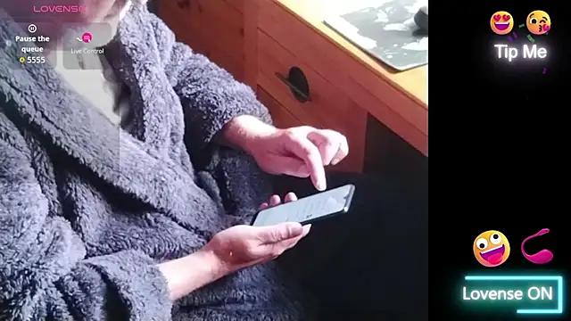 Snapshot of Adamdaddybear chatting on 09/13/25, 08:25 Adamdaddybear online show from 09/13/25, 08:25