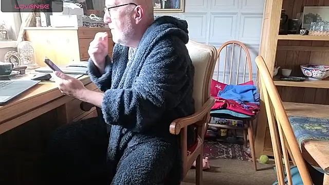 Snapshot of Adamdaddybear chatting on 09/19/25, 07:21 Adamdaddybear online show from 09/19/25, 07:21