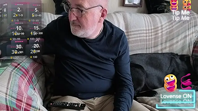 Snapshot of Adamdaddybear chatting on 09/20/25, 01:45 Adamdaddybear online show from 09/20/25, 01:45