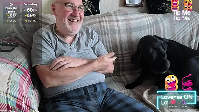 Snapshot of Adamdaddybear chatting on 09/21/25, 07:43 Adamdaddybear online show from 09/21/25, 07:43