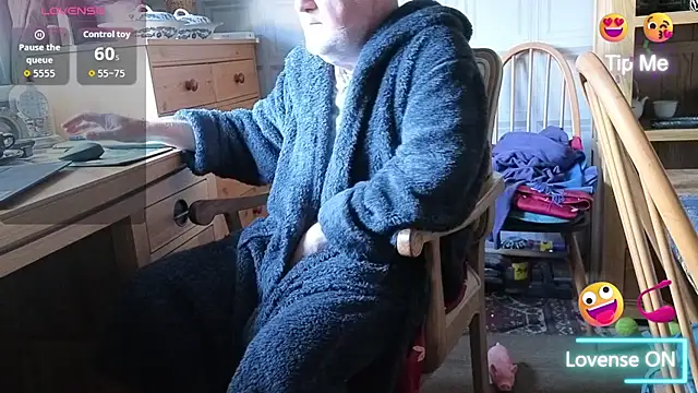 Snapshot of Adamdaddybear chatting on 09/23/25, 07:44 Adamdaddybear online show from 09/23/25, 07:44